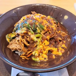 すき家、「炭水化物のキメラ」のような新メニュー ロマンあふれる味に思わず…