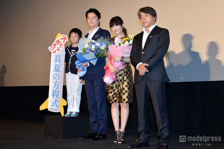 映画「真夏の方程式」大ヒット舞台挨拶（左より）山崎光、福山雅治、吉高由里子、西谷弘監督