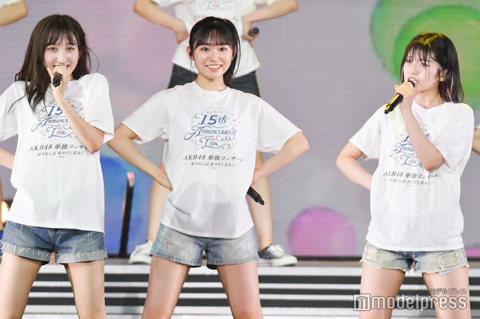 Akb48 柏木由紀演出で48曲ノンストップライブ 大人数で美脚全開 誘惑のガーター も セットリスト モデルプレス Akb48 柏木由紀演出で48曲ノンストップライブ 大人数で美脚全開 誘惑のガーター も セットリスト モデルプレス