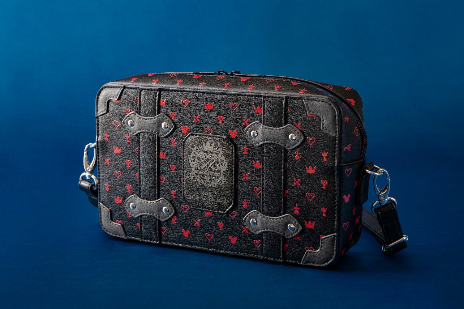 スペシャルルーム宿泊者のみ入手可能なオリジナルショルダーバッグ（C）Disney