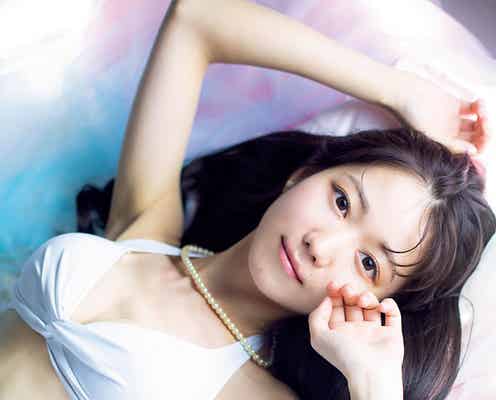 =LOVE大谷映美里、純白ビキニで登場 幻想的な世界観へ