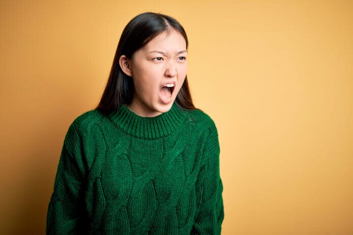 自分の非を認めない・謝らない