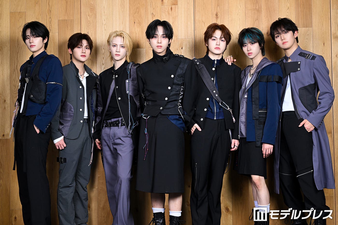 AEN/(左から)ハルト、ジヨン、ジュンソ、ギュヒョン、カイラ、ハル、ボミン(C)モデルプレス