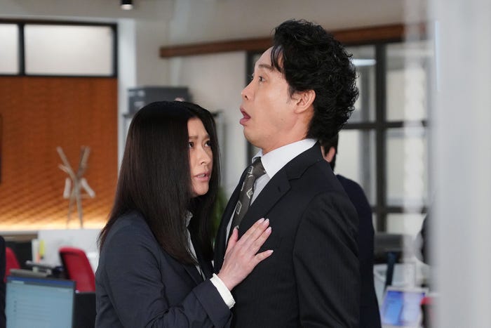 篠原涼子、大泉洋/「ハケンの品格」最終話より(C)日本テレビ