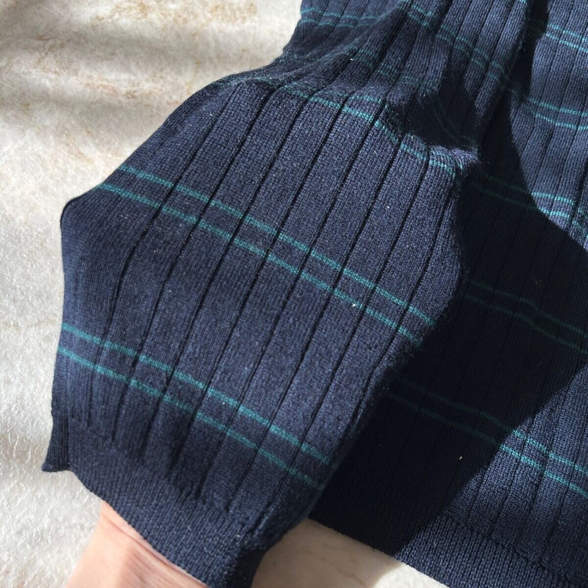 ユニクロ メリノリブクルーネックショートカーディガン ユニクロ メリノリブクルーネックショートカーディガン 生地感