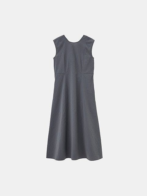 PLST ハイストレッチナイロンフレアワンピース PLSTのハイストレッチナイロンフレアワンピース