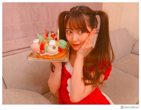 NMB48白間美瑠、ツインテールのサンタコスに「可愛すぎ」「最強」と絶賛の声 自宅でクリスマスパーティー