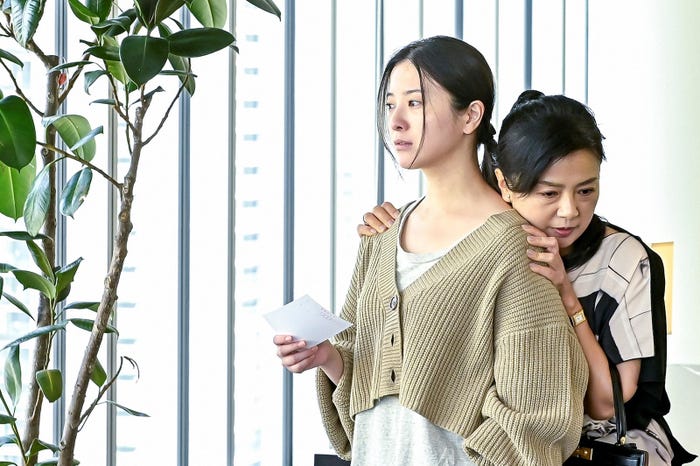 吉高由里子、薬師丸ひろ子/「最愛」第3話より(C)TBS