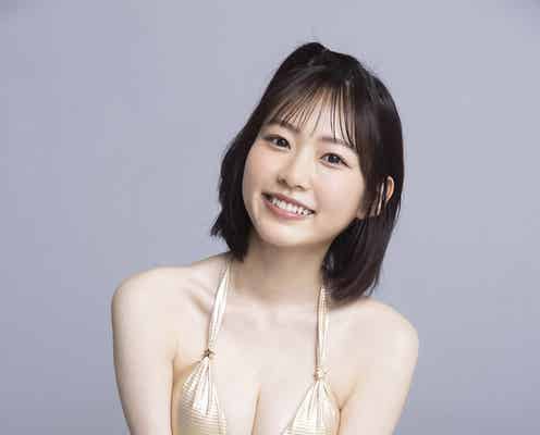 “10頭身”八伏紗世、ゴールドの水着で色白バスト披露