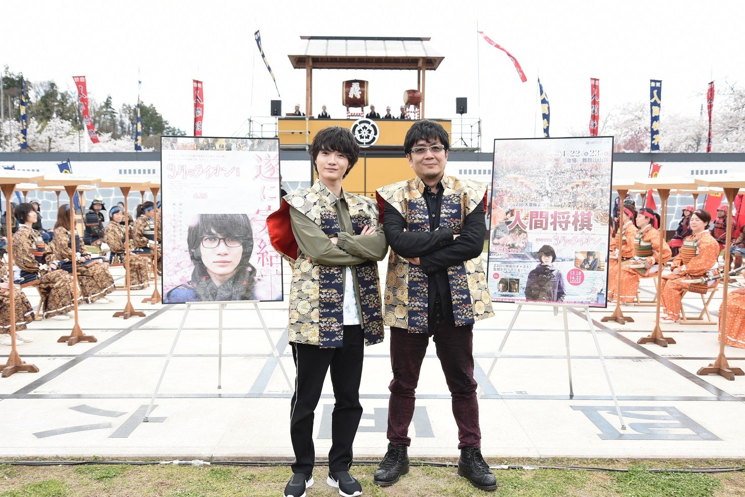 神木隆之介と大友啓史監督（提供画像）