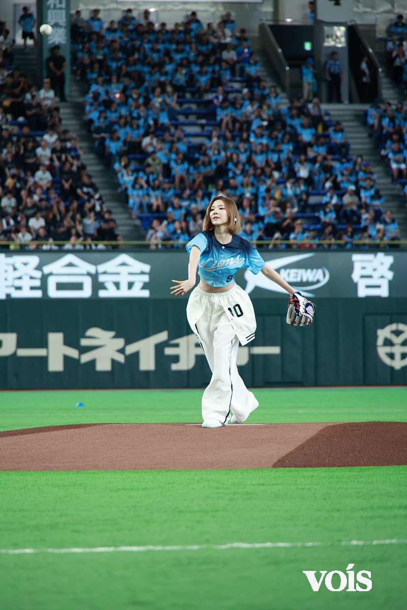 Hearts2Hearts、東京ドームに降臨 メンバーのジウが始球式に登板 自己採点は「100点！」