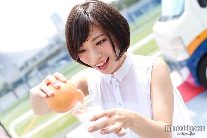 本物の実の中に果汁がたっぷり/モデル:和希詩織