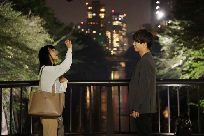 奈緒、岩田剛典「あなたがしてくれなくても」第5話より(C)フジテレビ
