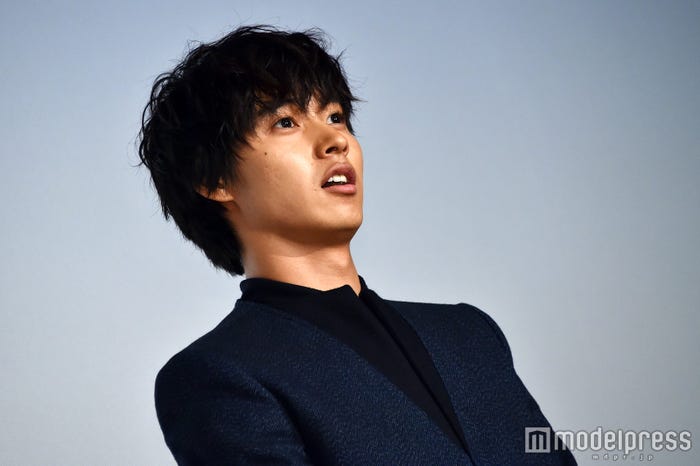 驚きのあまりぼう然とする山崎賢人(C)モデルプレス