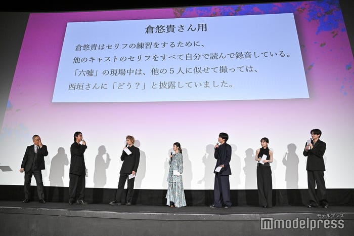 (左から)佐藤祐市監督、倉悠貴、佐野勇斗、浜辺美波、赤楚衛二、山下美月、西垣匠(C)モデルプレス