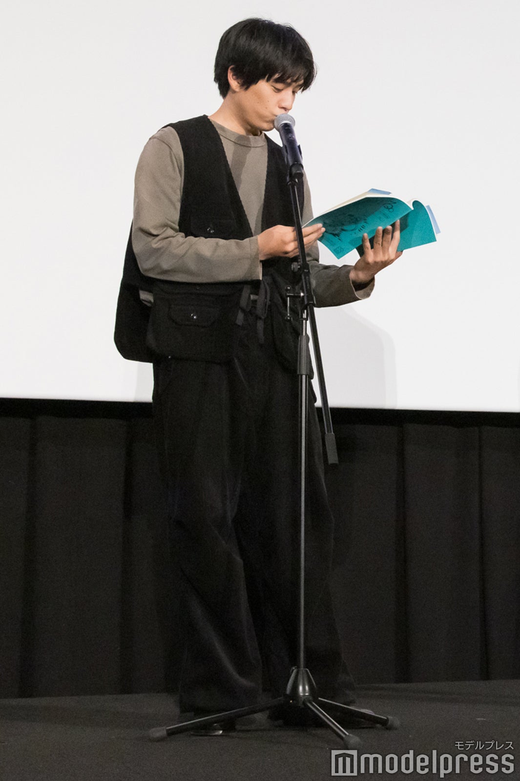 アフレコを披露する坂東龍汰（C）モデルプレス