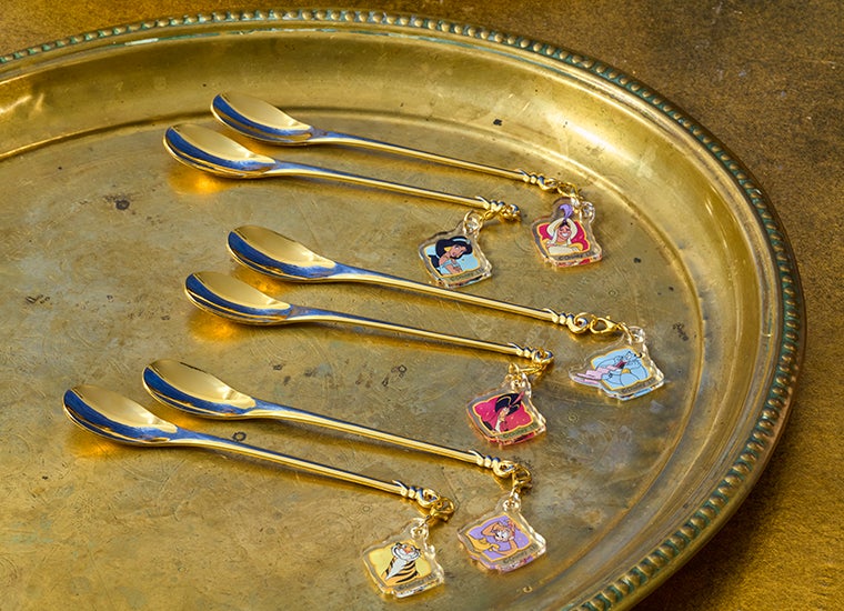 チャーム付きマドラー（ランダム6種）税込1,100円※ドリンクとセットで購入可能（C）Disney