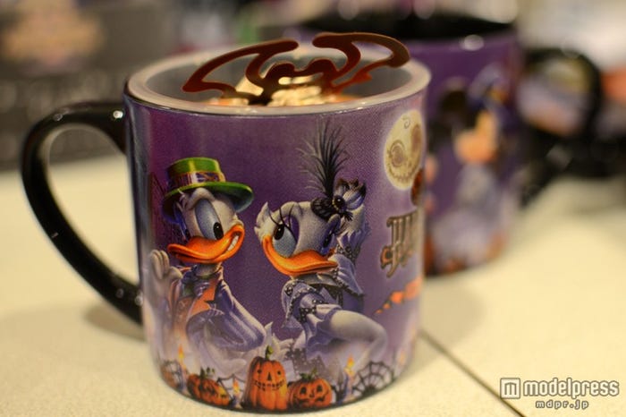 反対側にはドナルドとデイジーのイラスト入り