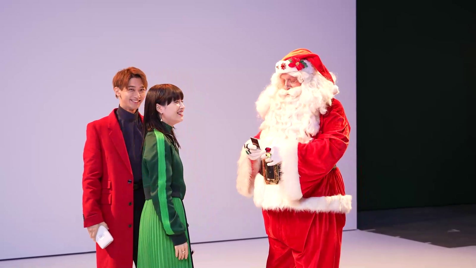 横浜流星、広瀬すず、サンタクロース（提供写真）