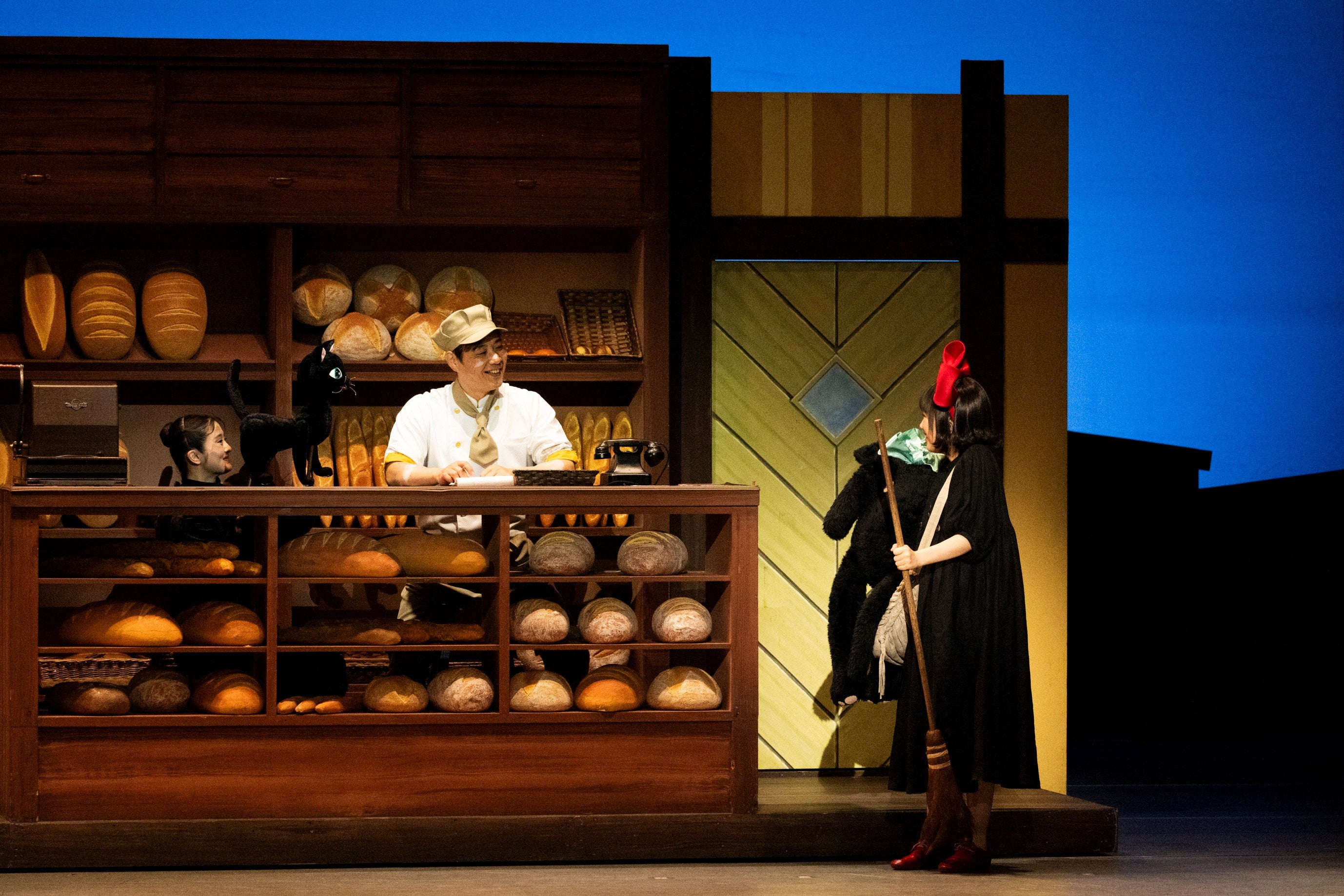 ミュージカル「魔女の宅急便」マカオ公演の様子（提供写真）