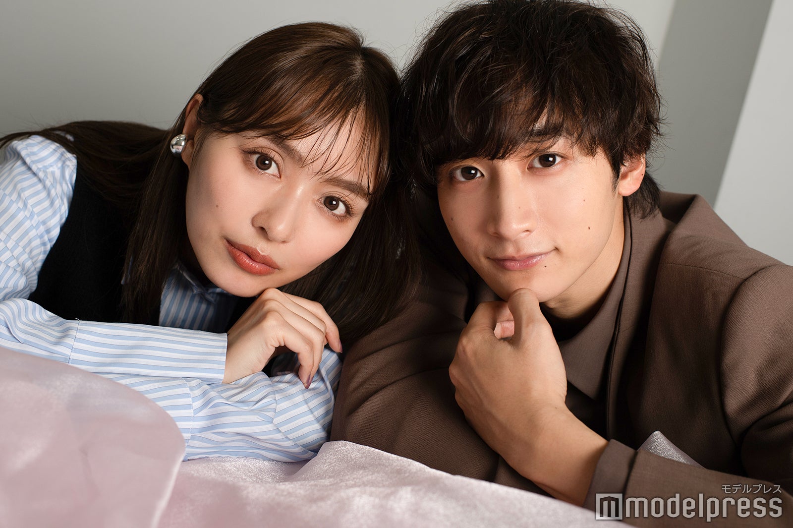 内田理央、小関裕太（C）モデルプレス