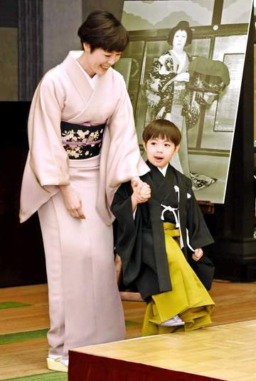美しく急成長の寺島しのぶの14歳長男 英語動画に反響「さすが名門校」「発音ネイティブ」「トリリンガル？」夫はフランス人