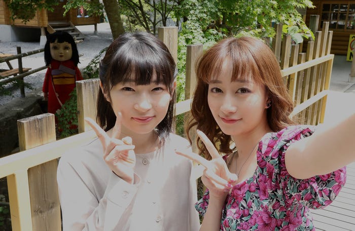 石川瑠華、福島雪菜(C)2019 映画「恐怖人形」製作委員会