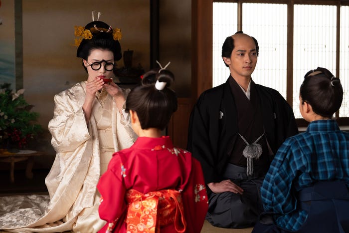 橋本愛、横浜流星「べらぼう~蔦重栄華乃夢噺~」第25話(C)NHK