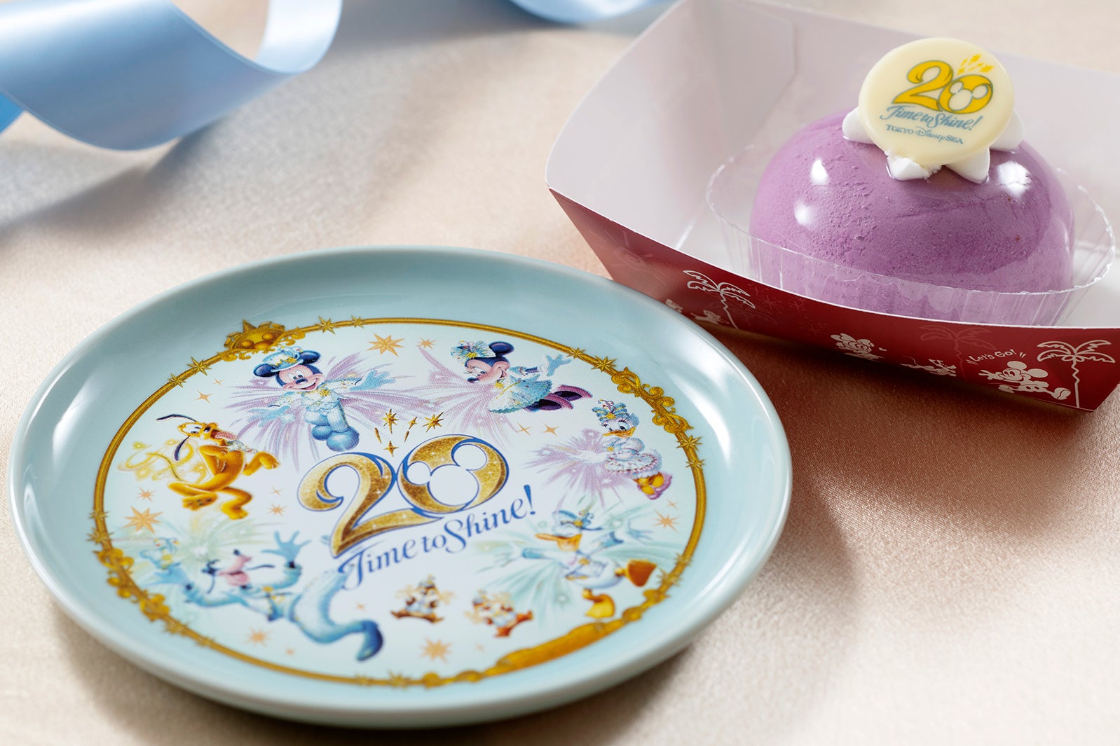 ブルーベリームースケーキ、スーベニアプレート付き850円（C）Disney