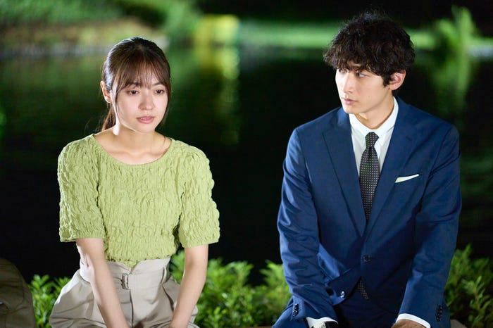 田辺桃子、小関裕太「癒やしのお隣さんには秘密がある」第3話より(C)日本テレビ