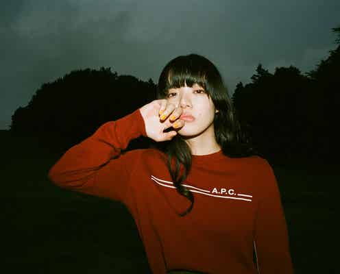 あいみょん、原点の路上で弾き語り「空の青さを知る人よ」MV解禁