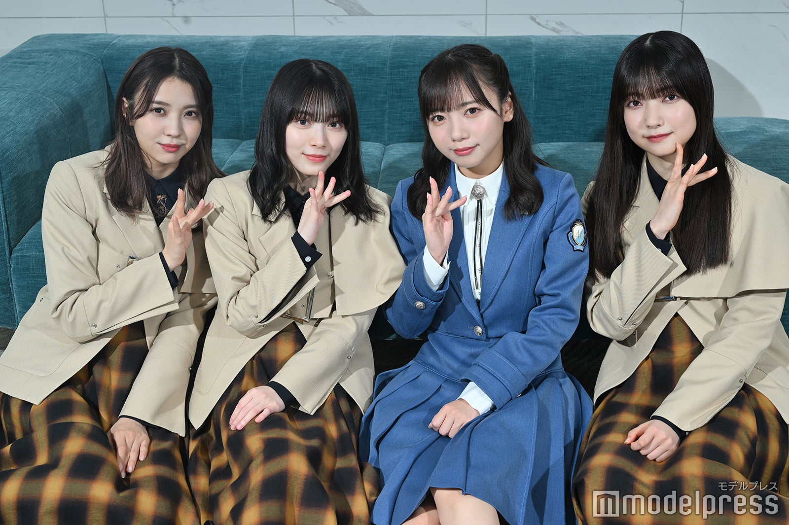 “櫻坂46ポーズ”を披露してくれた小林由依、森田ひかる、齊藤京子、大園玲（C）モデルプレス