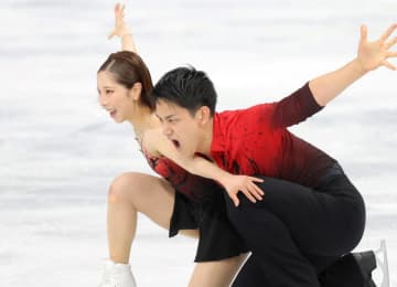 “りくりゅう”はまさかのSP5位発進 木原ぼう然、得意のリフトで乱れる痛恨ミス 絶好調だった団体戦から暗転も首位と6.9点差、メダル圏3位と1.49点差でフリーへ