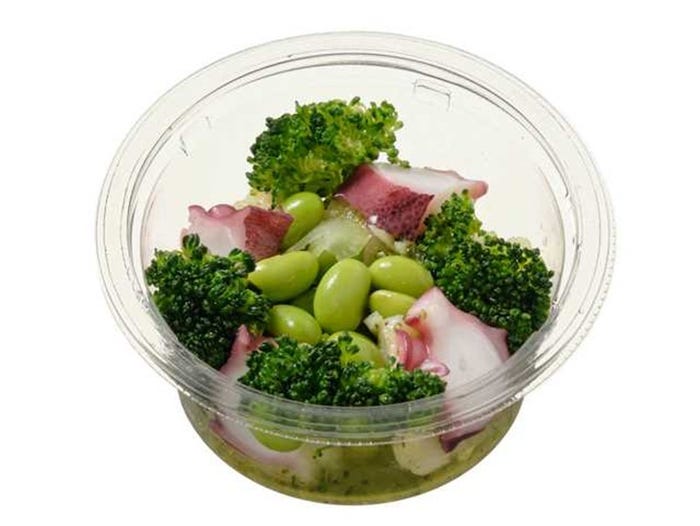 たことブロッコリー 手摘みバジルのサラダ(税込300.24円)(提供写真)