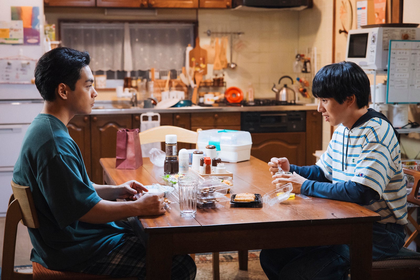 柳楽優弥、坂東龍汰「ライオンの隠れ家」第4話（C）TBS