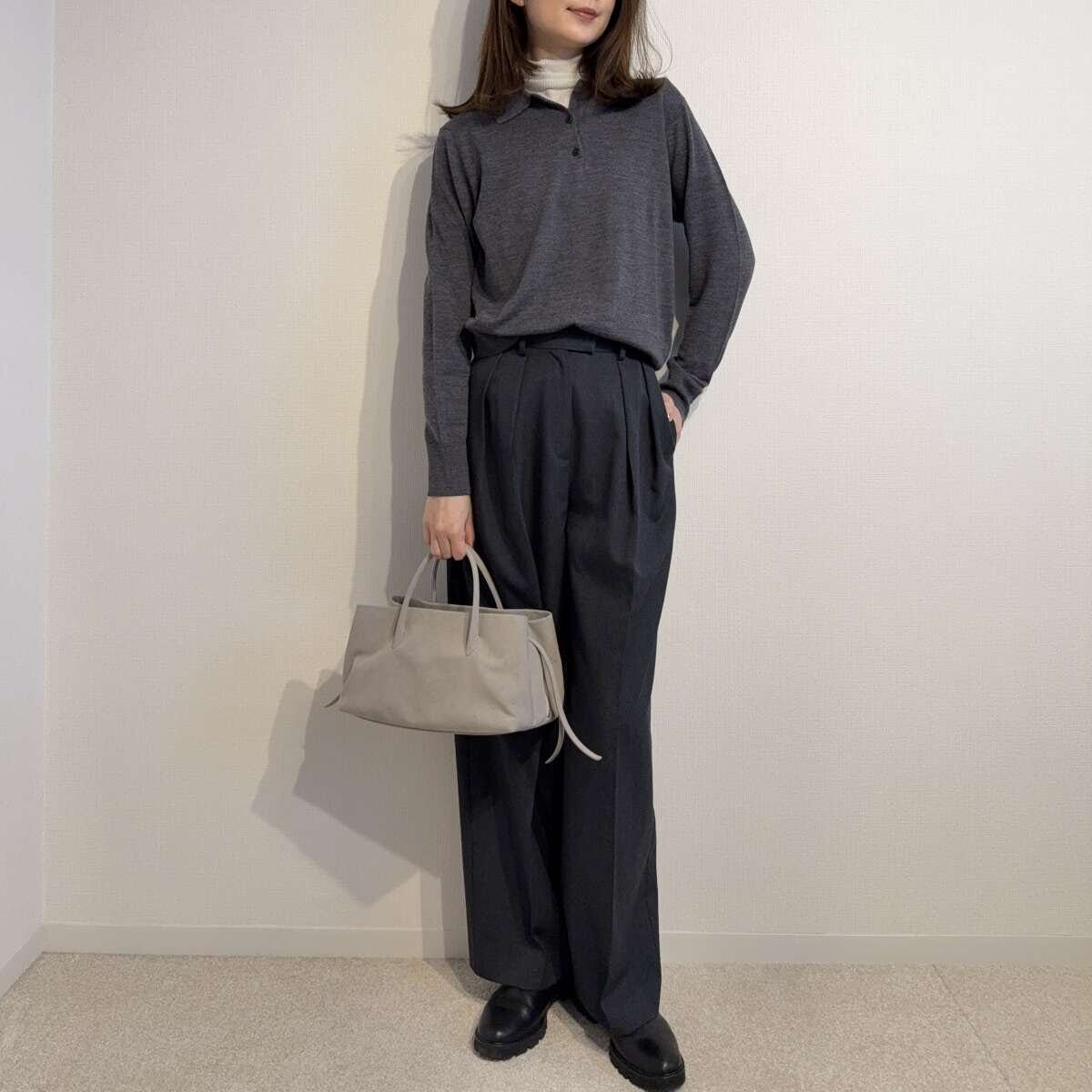 ユニクロメリノポロセーターのシアーニットレイヤードコーデ