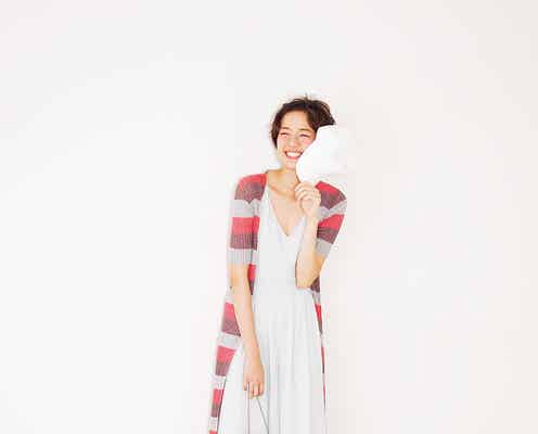 佐藤栞里、胸元ざっくりコーデでおフェロな魅力放出