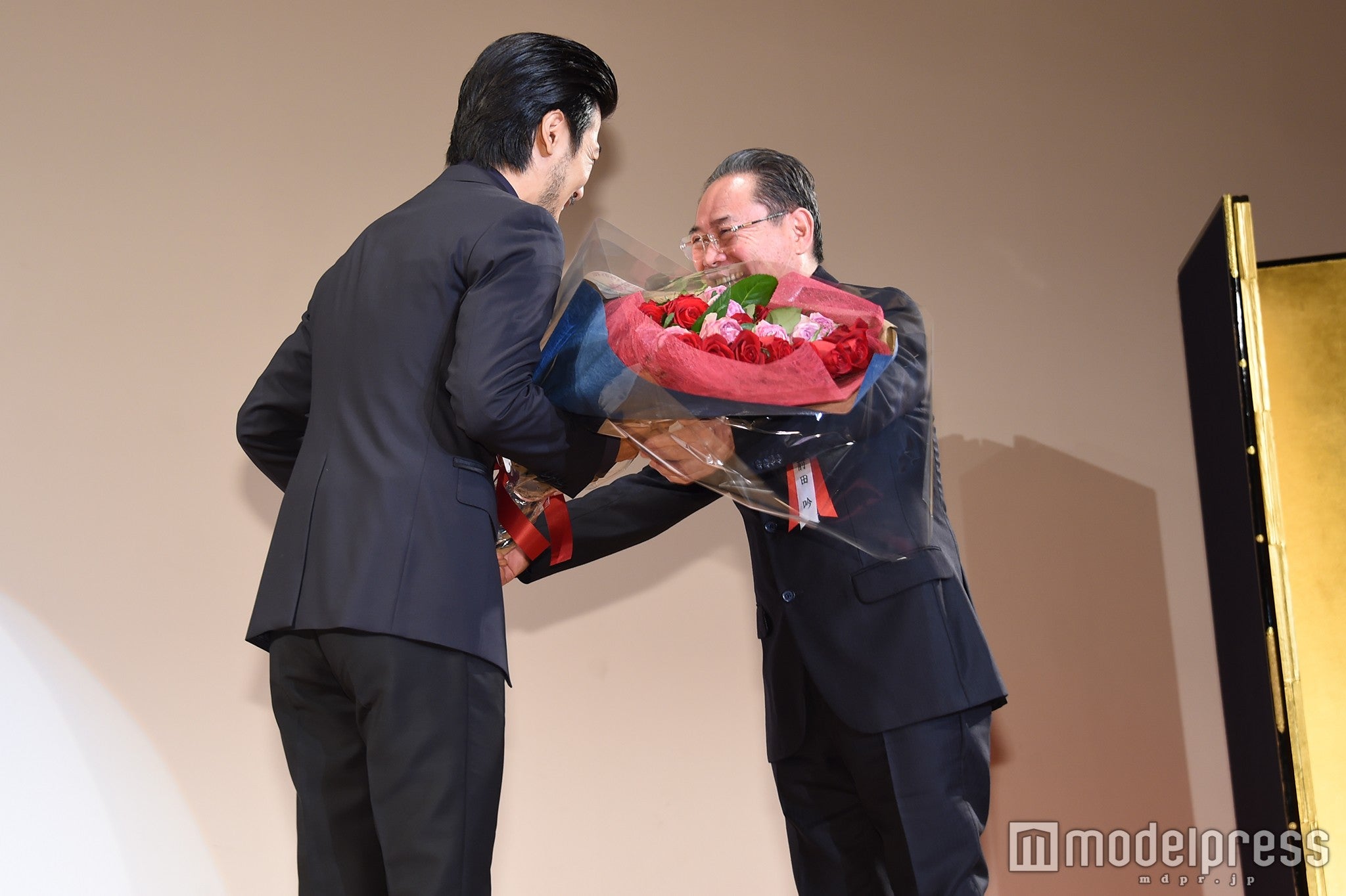 玉山鉄二のプレゼンターに「マッサン」で父役を演じた前田吟が登場（C）モデルプレス