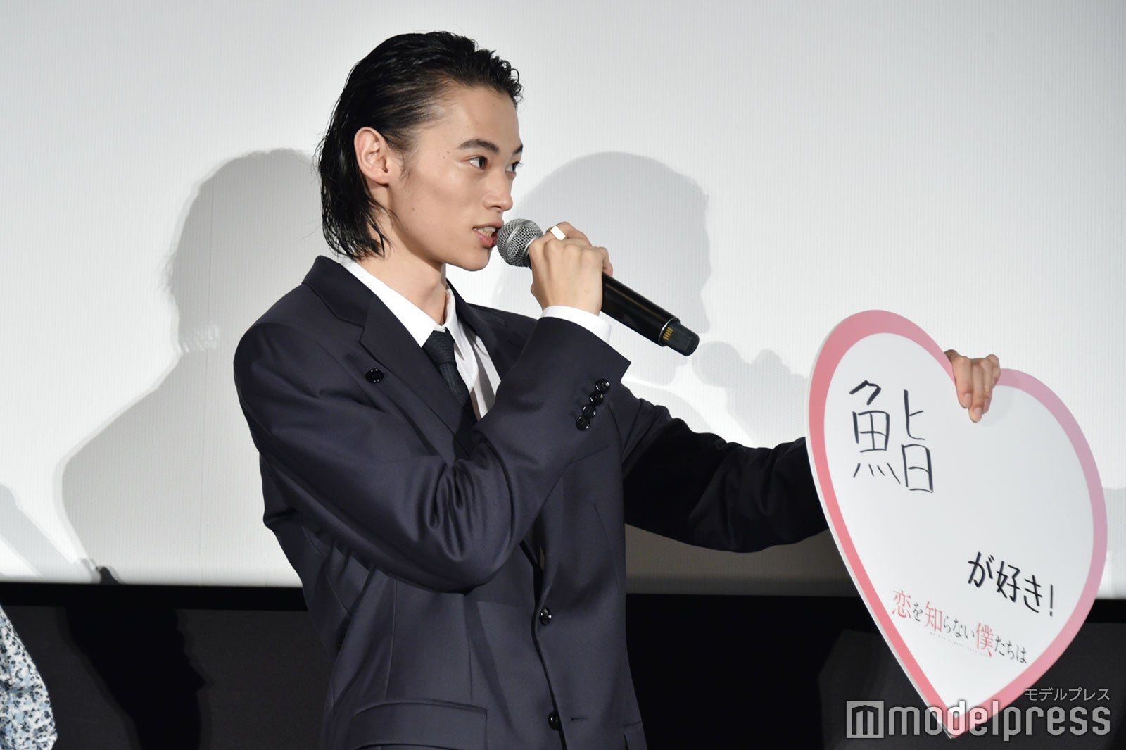 鮨好きをアピールする窪塚愛流（C）モデルプレス