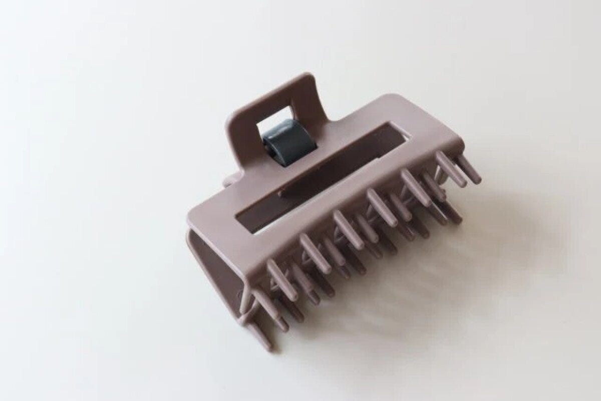 ダイソー 髪になじませるトリートメントコーム付ヘアクリップ ダイソー 髪になじませるトリートメントコーム付ヘアクリップ