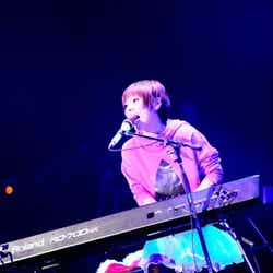 ライブイベント「unBORDE Xmas PARTY」に登場した近藤夏子/all photo by 橋本塁