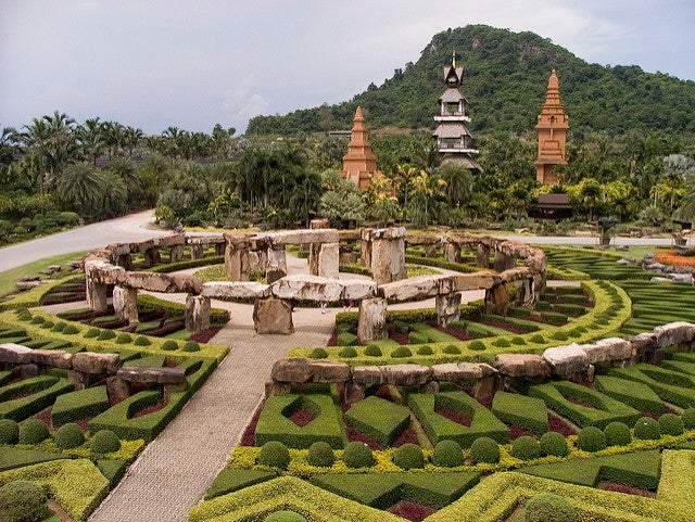 まるで絵本の世界！世界のロマンティックな絶景庭園5選 - 女子旅