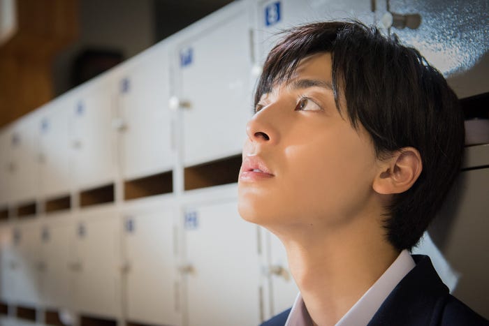 爽やかな横顔に釘付け/メイキングカット(提供写真)