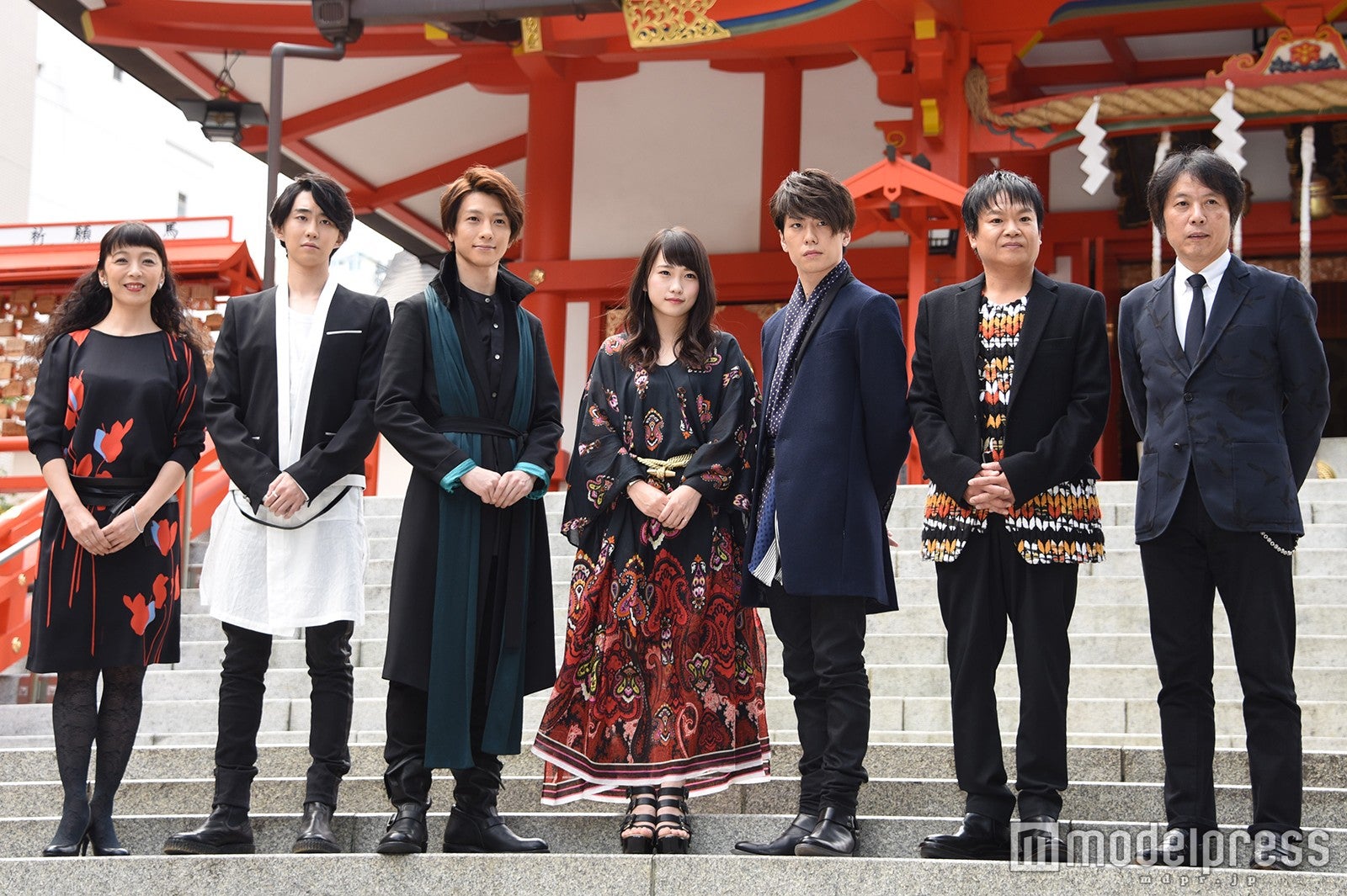 （左から）有森也実、小園凌央、鈴木拡樹、川栄李奈、早乙女友貴、星田英利、岡村俊一（C）モデルプレス