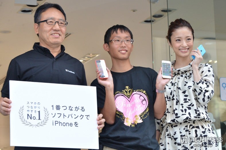 iPhoneケース　上戸彩 画像6/10) 上戸彩、「テンション上がる」新iPhone発売セレモニー
