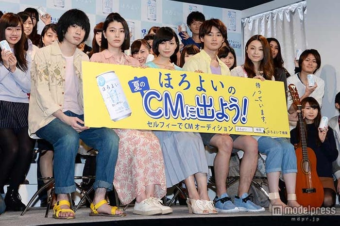 (左から)渡辺大知、成海璃子、二階堂ふみ、野村周平、片平里菜