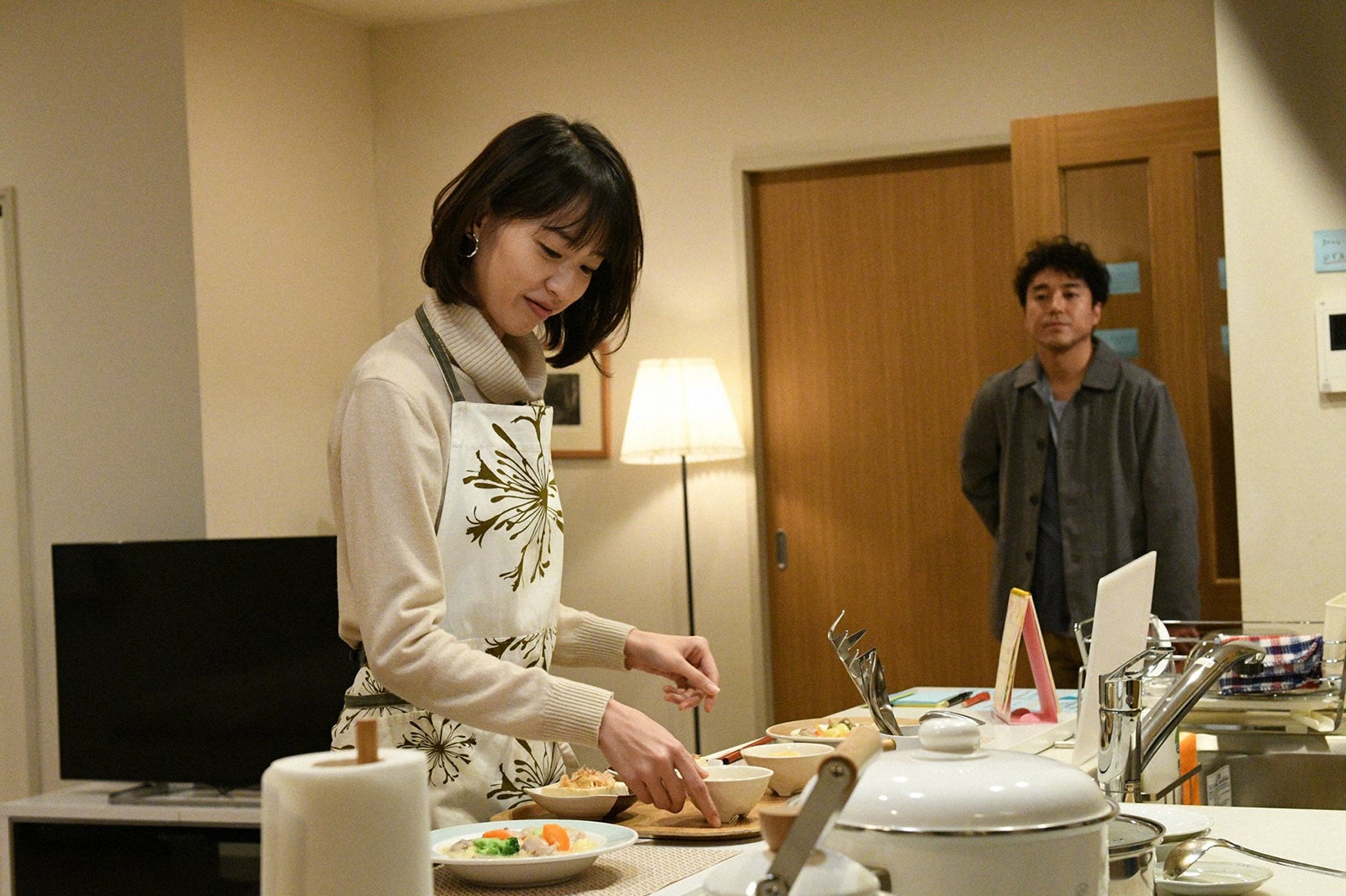 戸田恵梨香、ムロツヨシ／「大恋愛～僕を忘れる君と」第8話より（C）TBS