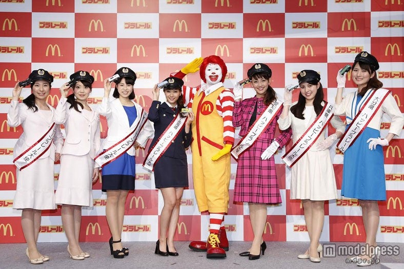 藤本美貴（中央）