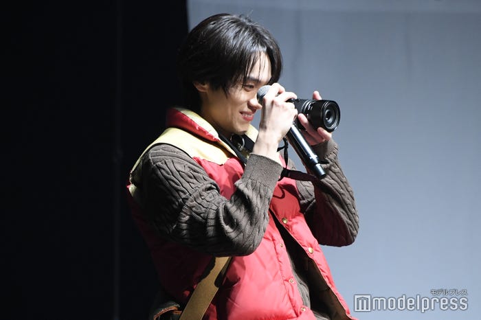 homieをカメラに収める山下幸輝(C)モデルプレス