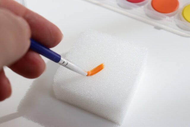 セリア　折りたたみ式筆洗バケツ　使用例　スポンジ